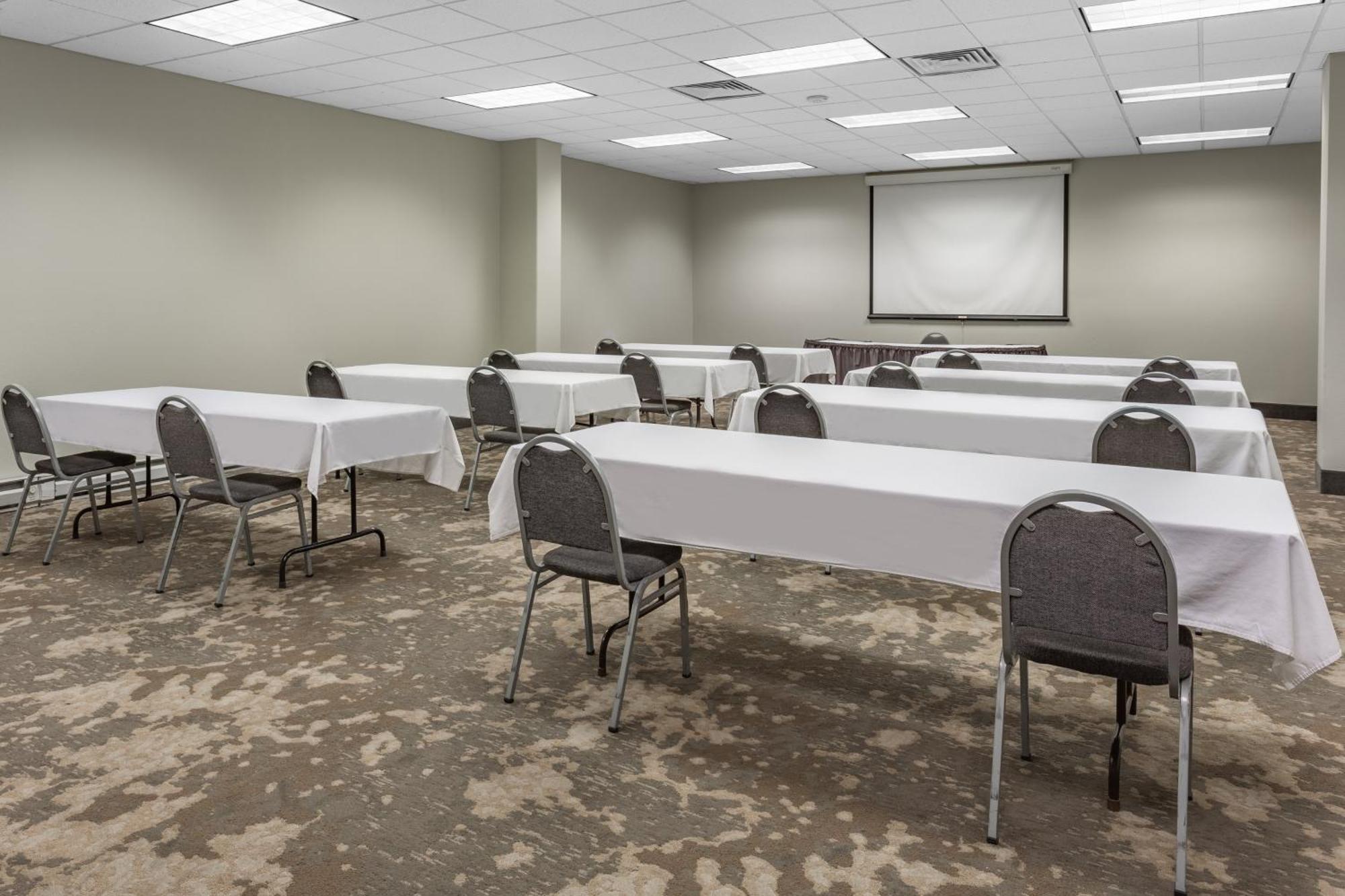 Holiday Inn Rockford By Ihg Exterior photo